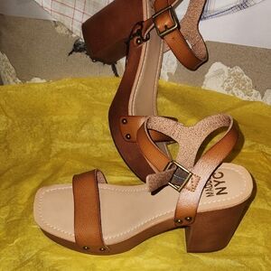 Women's Tan Leather Dress Shoes Size 7 Steve Maddens